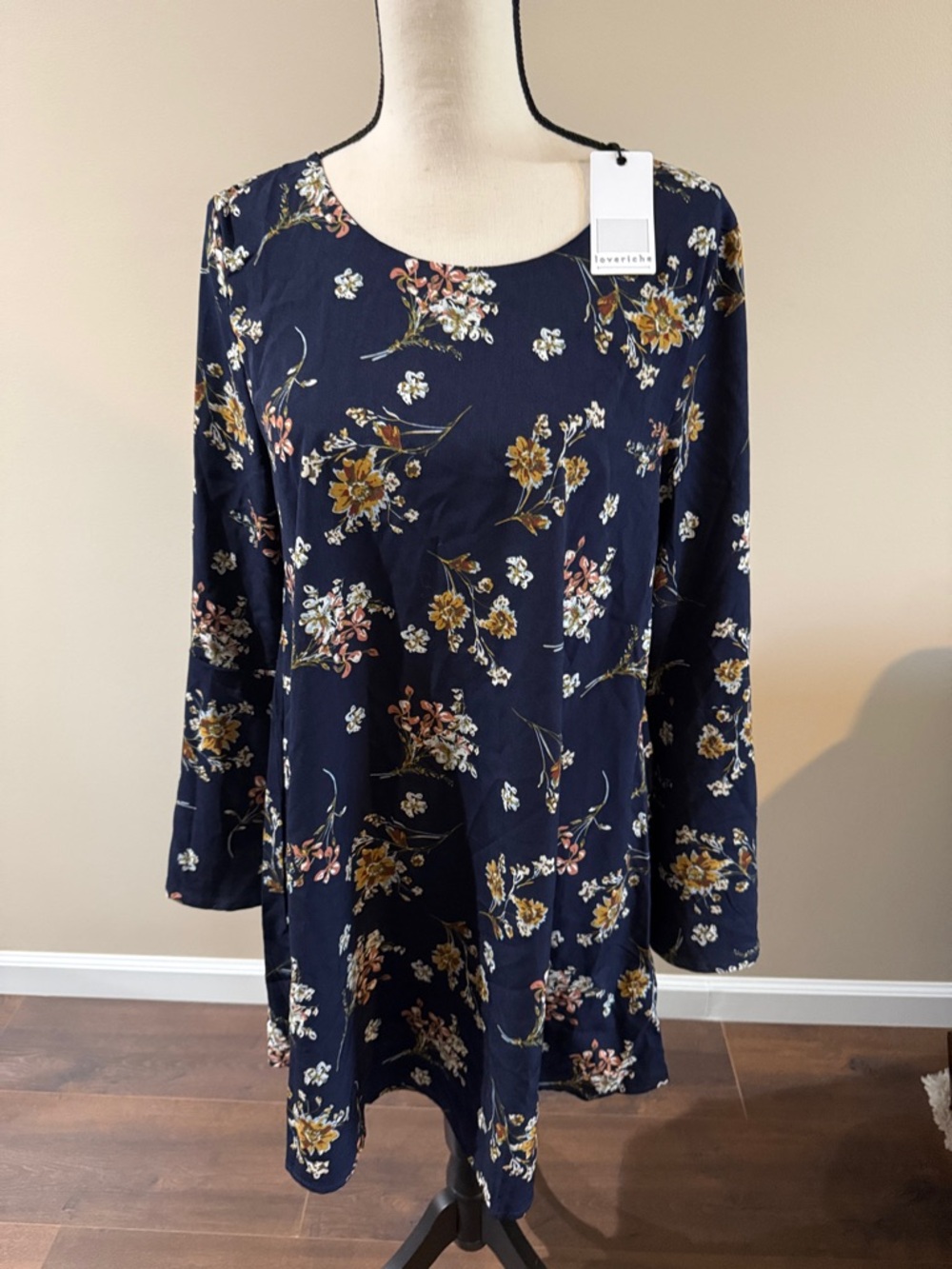Gorgeous Romantic Lined Navy Floral
Bell Sleeve Shift Dress NWT By Loveriche
